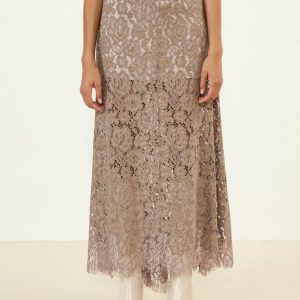 Falda larga de encaje con cola